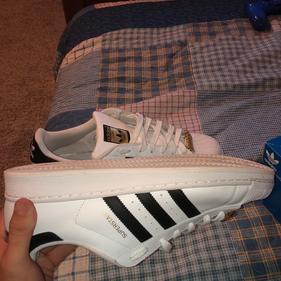 Adidas superstar (adidas,Nike,Jordan,puma) - Picture 3 of 6